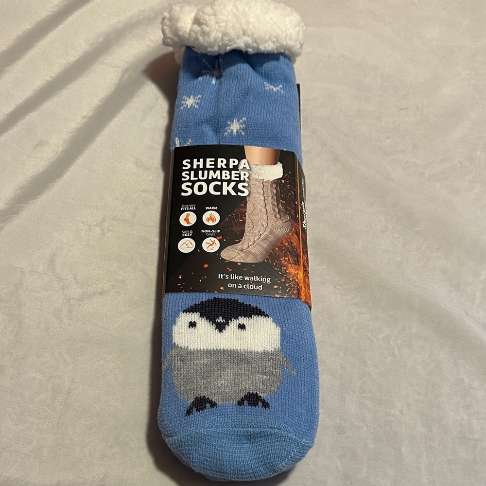 NWT Heat Trendz Sherpa Slumber Snowflake Penguin Socks